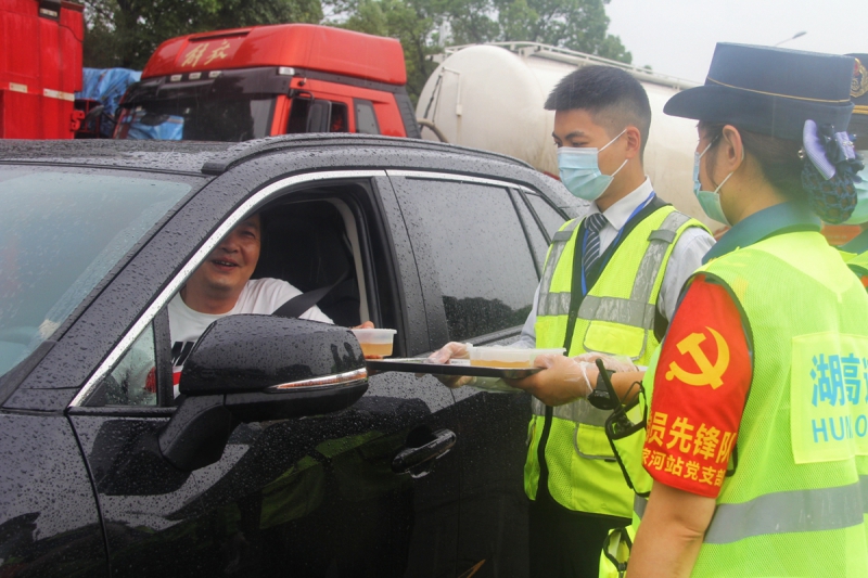 20220104130171.jpg 开展志愿服务.jpg