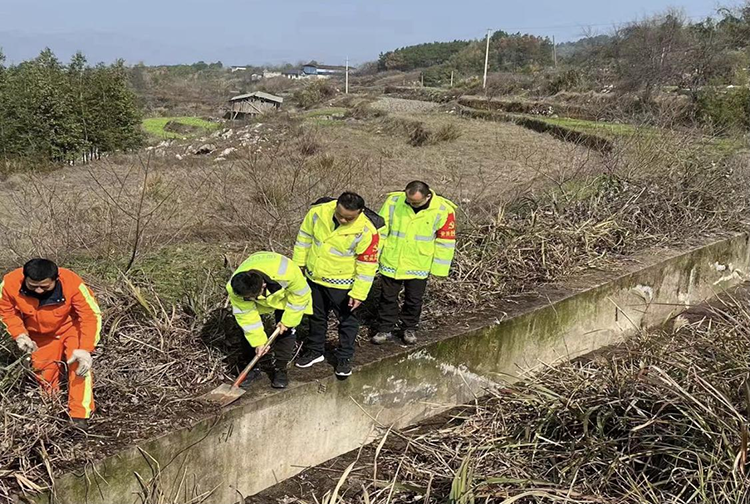 平凡中见担当 实干中显作为     