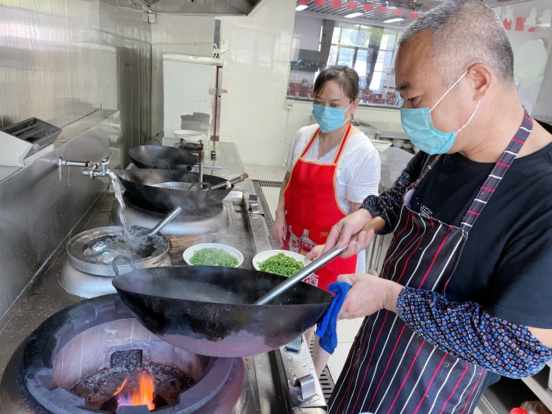 20231213705850.jpg 3 厨师技艺高超.jpg