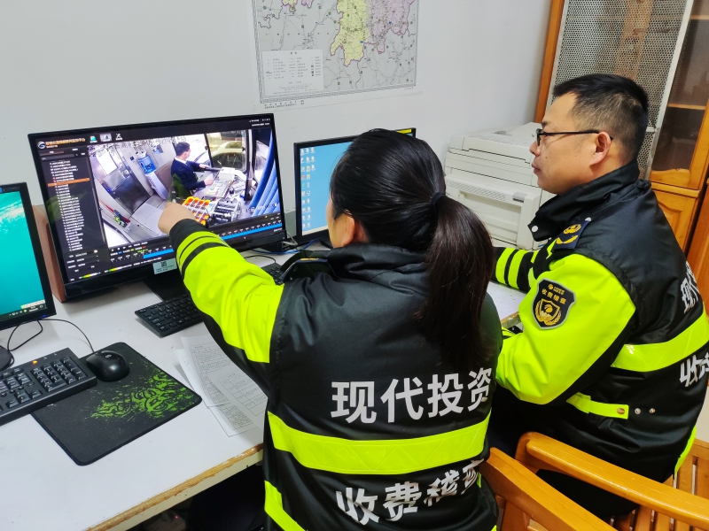 2-1   实时录像 调整现场.jpg