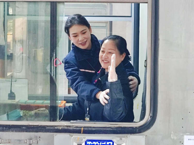 3-1  联络员现场纠偏.jpg