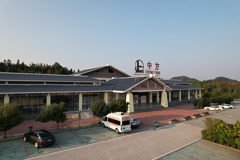 图片4 改造后的中方服务区.jpg