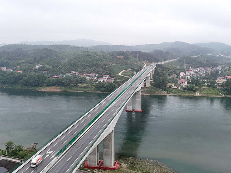 沅辰高速沅水特大桥.jpg